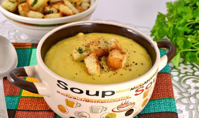 Гороховый суп-пюре в мультиварке с плавленным сырком и чесночными сухариками