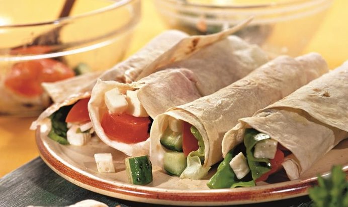 Греческий салат в лаваше