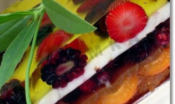 Желейный торт с ягодами