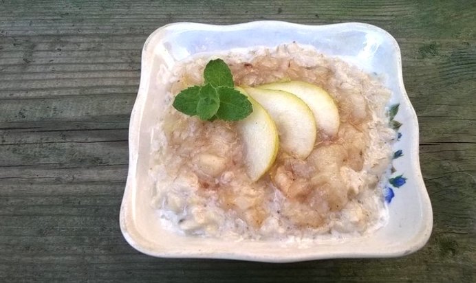 Овсяная каша с томленой грушей