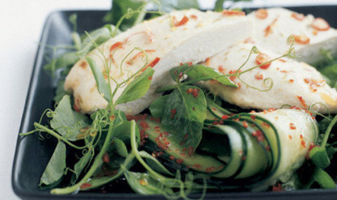 Салат из лайма, перцев, чили и кокоса