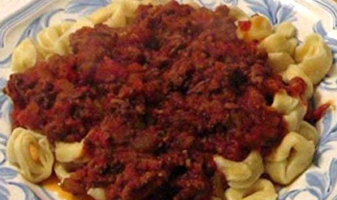 Сырный Тортеллини с мясным соусом