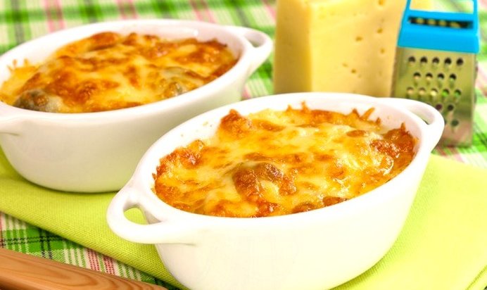 Куриное филе и брюссельская капуста под соусом «Бешамель»