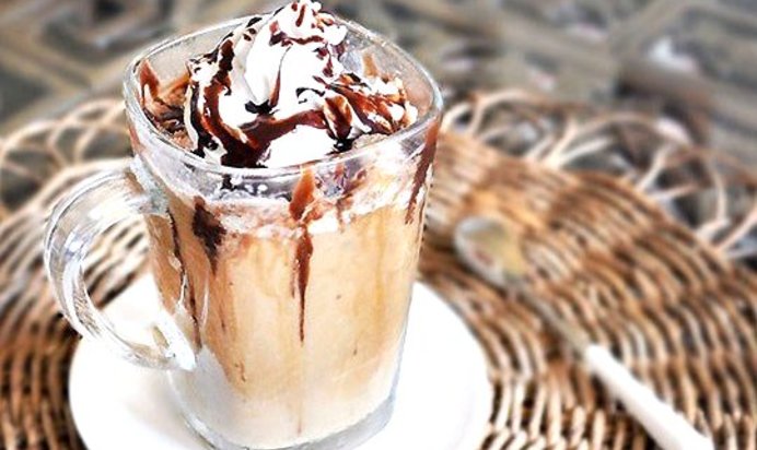 Холодный кофейный напиток фраппучино (Frappuccino)