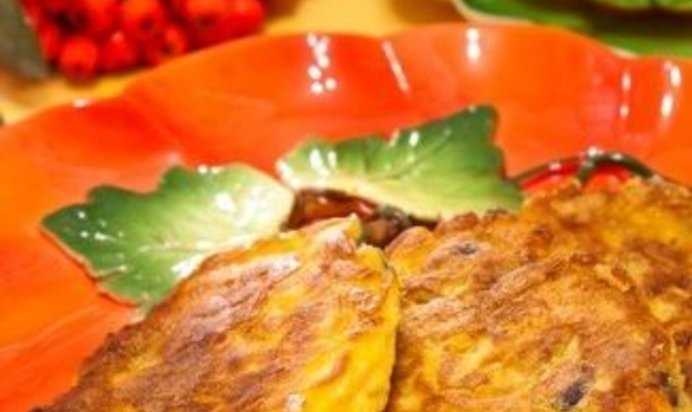 Оладьи с тыквой и вяленой ягодой