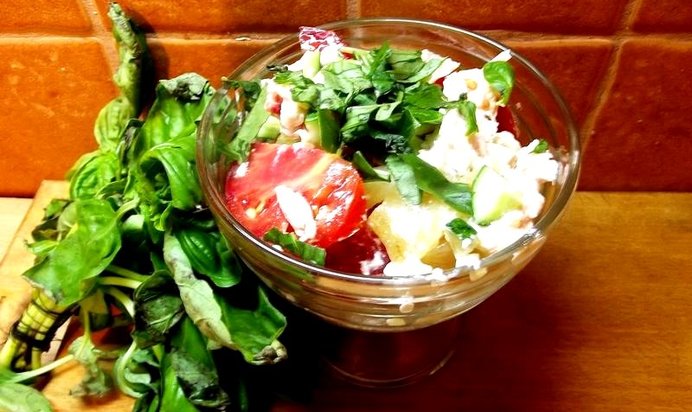 Салат с печеным болгарским перцем и помидорами