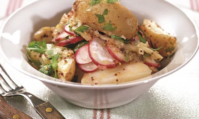 Салат из молодого картофеля