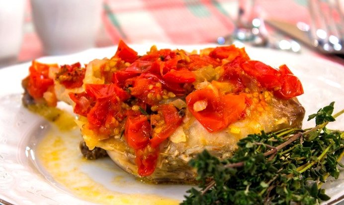 Цыплята с помидорами и вином