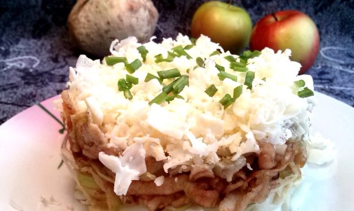 Салат с сельдереем и яблоком