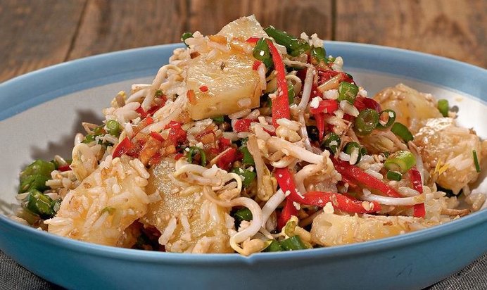 Горячий салат с рисом