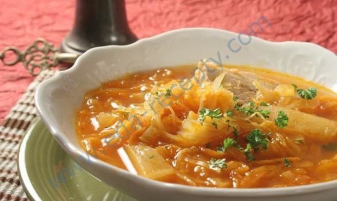 Щи из квашеной капусты со свининой