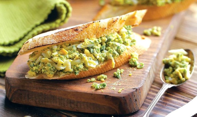 Салат из яйца и зеленого лука