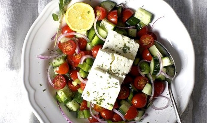 Греческий салат с соевым соусом