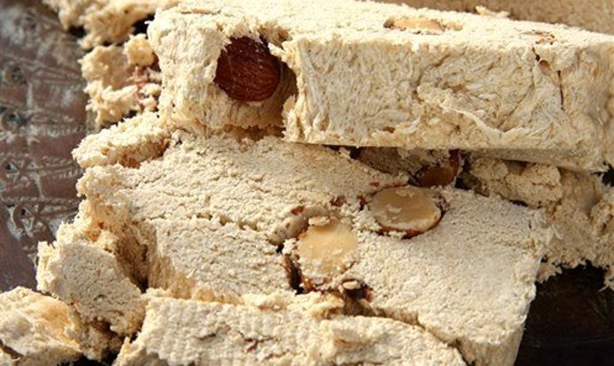 Халва из манной крупы с грецкими орехами и корицей