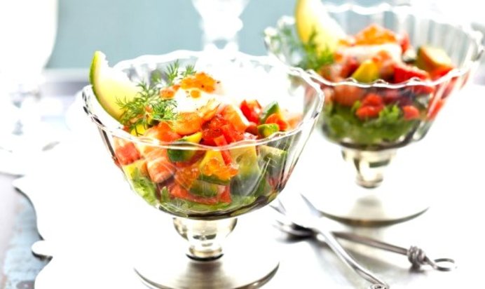 Салат с креветками в креманках