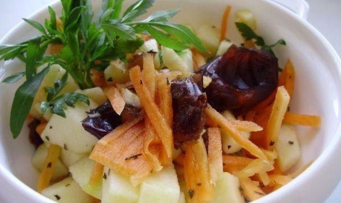 Яблочный салат