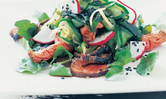 Говядина терияки с салатом вакаме