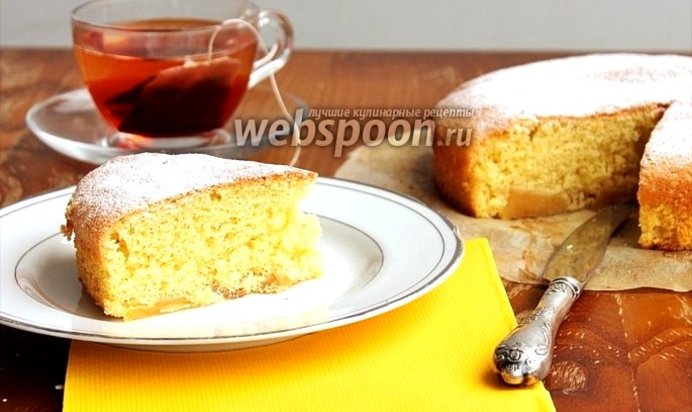 Шарлотка с айвой