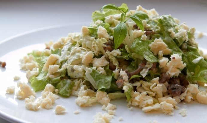 Салат с грибами и сыром