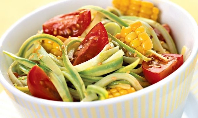 Салат из кабачка, помидоров и кукурузы