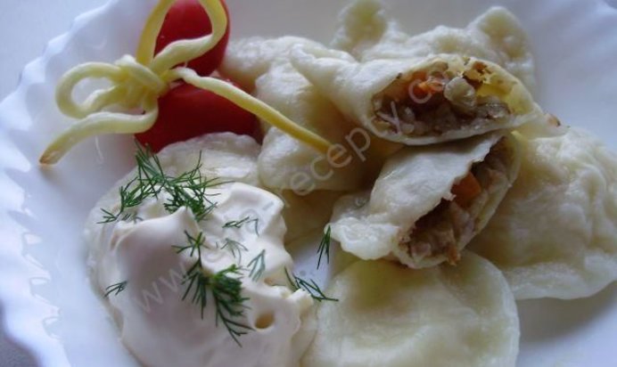 Вкусные вареники с гречкой и овощами