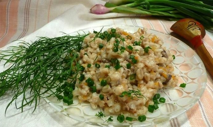 Перловка с тушенкой в мультиварке