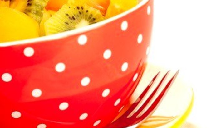 Легкий салат из ананаса и киви