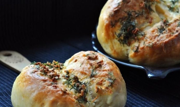 Булочки с зеленым чесночным маслом