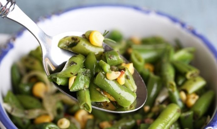 Салат с кукурузой и стручковой фасолью