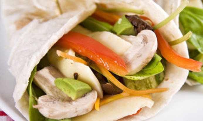 Весенние роллы с авокадо и овощами