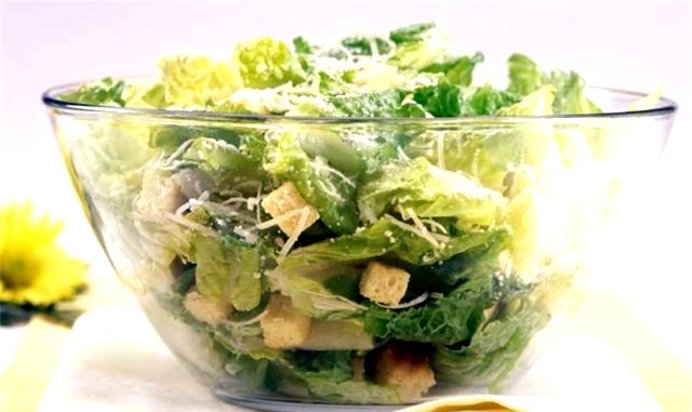 Салат Цезарь с кальмарами