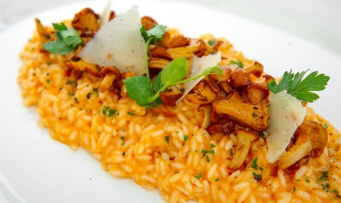 Ризотто с шафраном и лисичками
