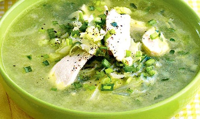 Щи из молодой капусты с курицей